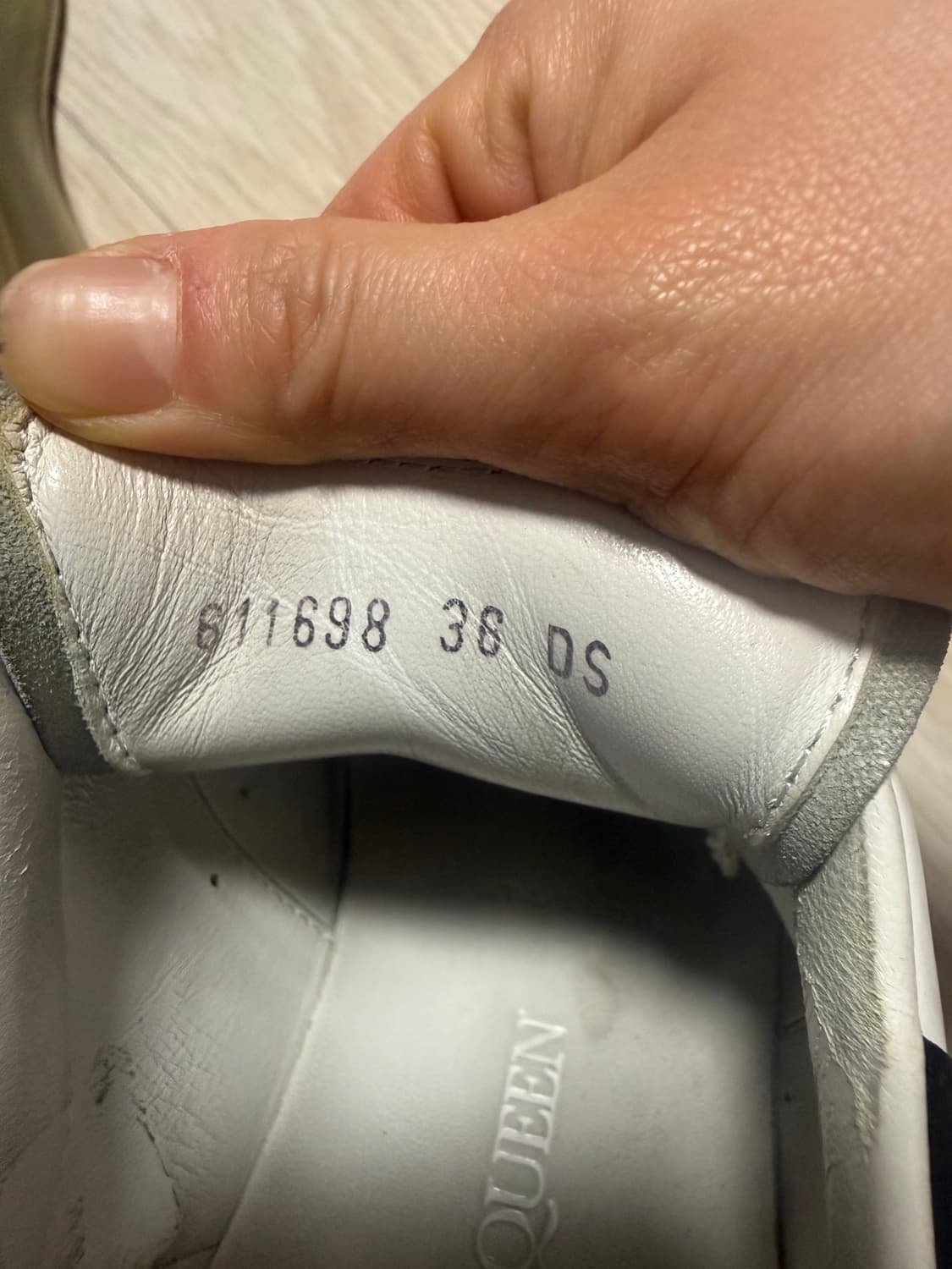 알렉산더맥퀸 오버솔 스니커즈 화이트 240 상품이미지4