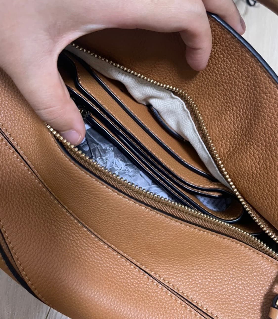 로에베 퍼즐백 M 라이트카라멜 미디움 상품이미지6