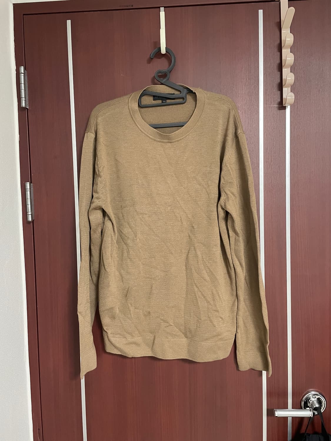 베이지 라운드넥 니트 상품이미지1