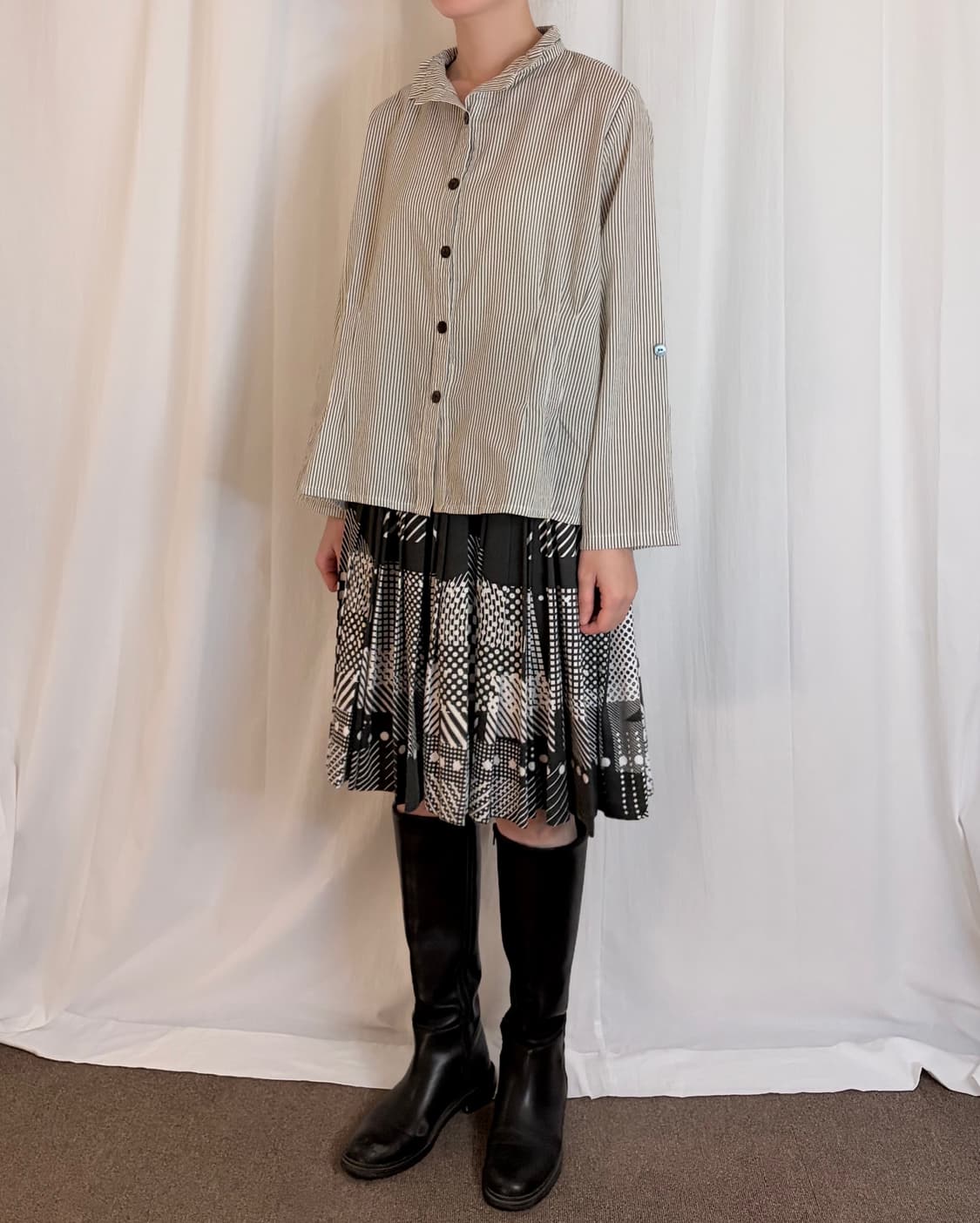 Ruffled Wire Neck Stripe Blouse – Grey 상품이미지1