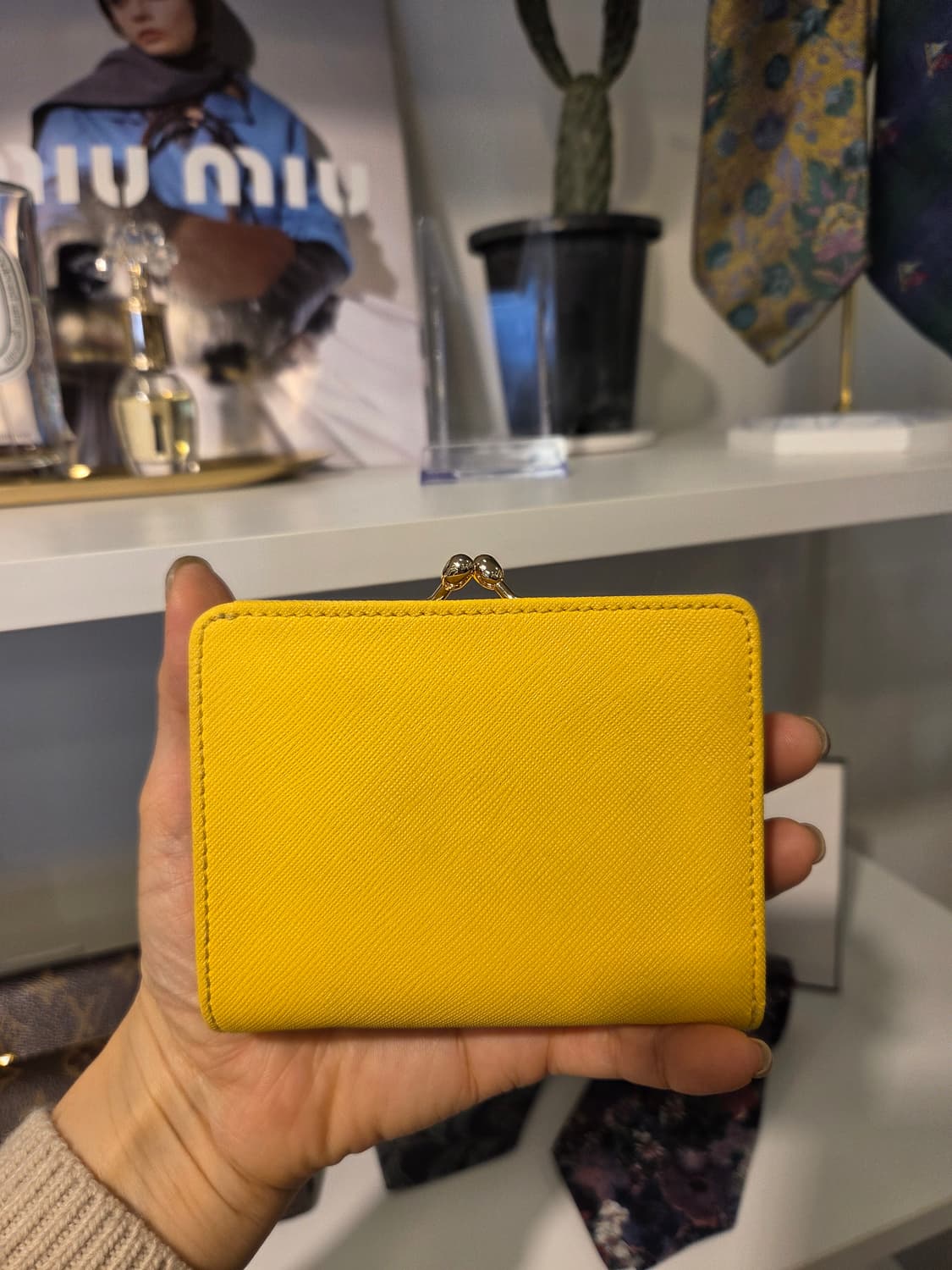 비비안 웨스트우드 옐로 반지갑 상품이미지3