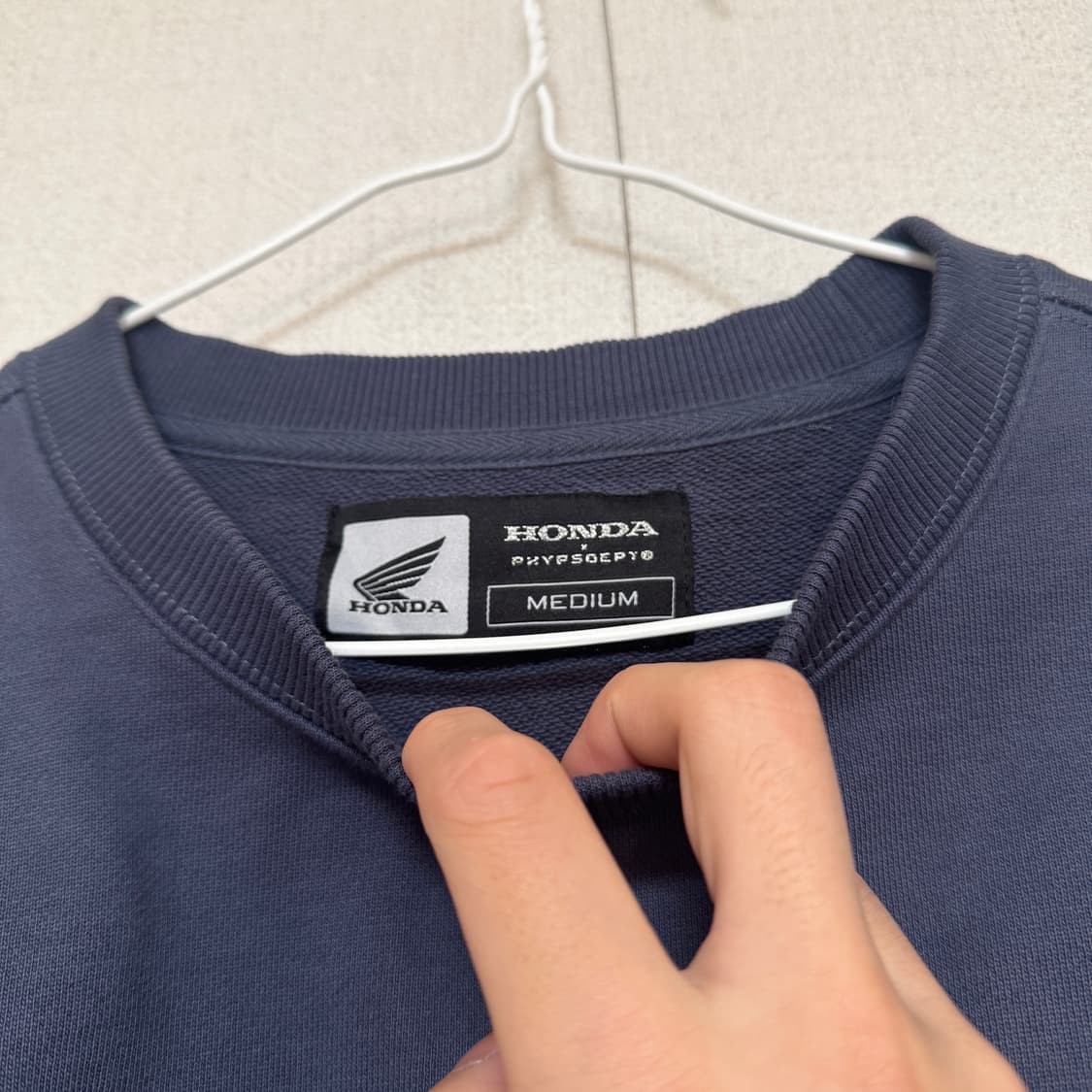 혼다 맨투맨 네이비 M 팝니다! 상품이미지3
