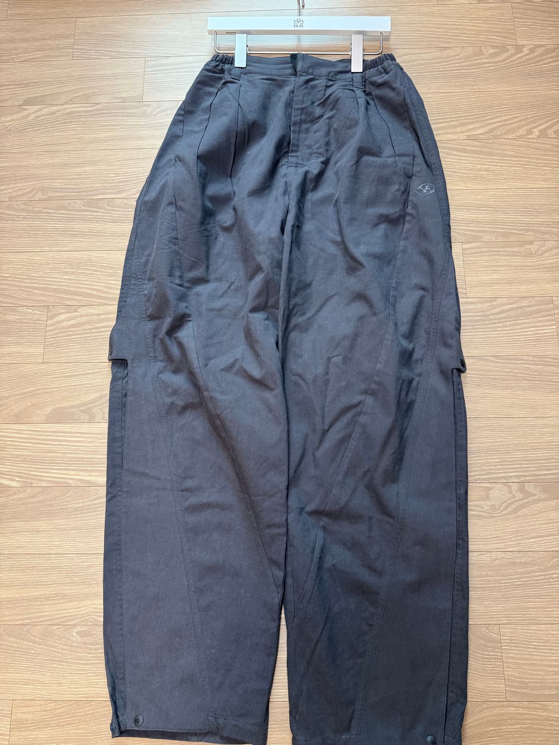 1) 산산기어 와이드 스냅 팬츠 그레이23ss 상품이미지2