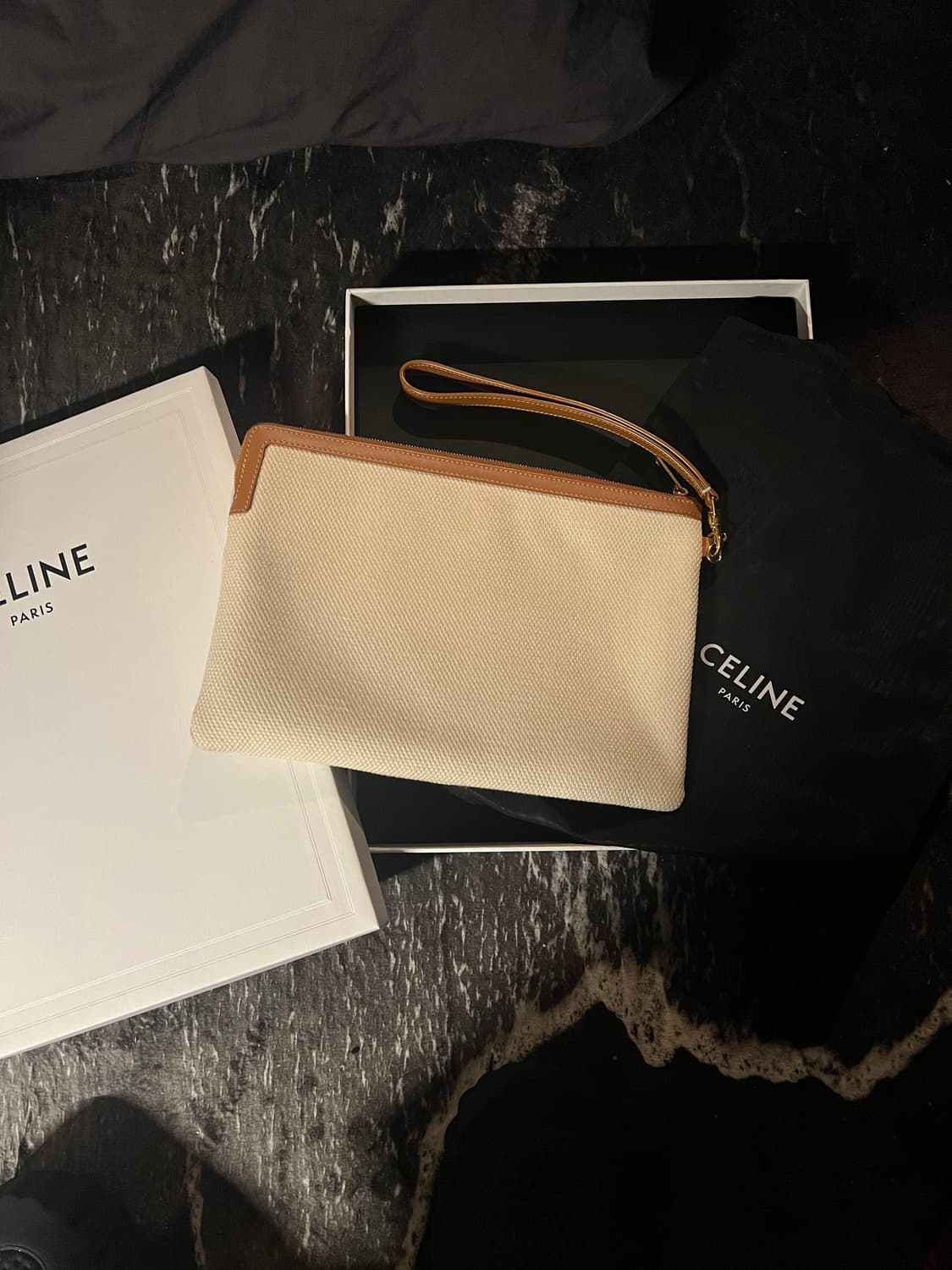 셀린느 CELINE 로고 캔버스 스트랩 클러치 상품이미지2