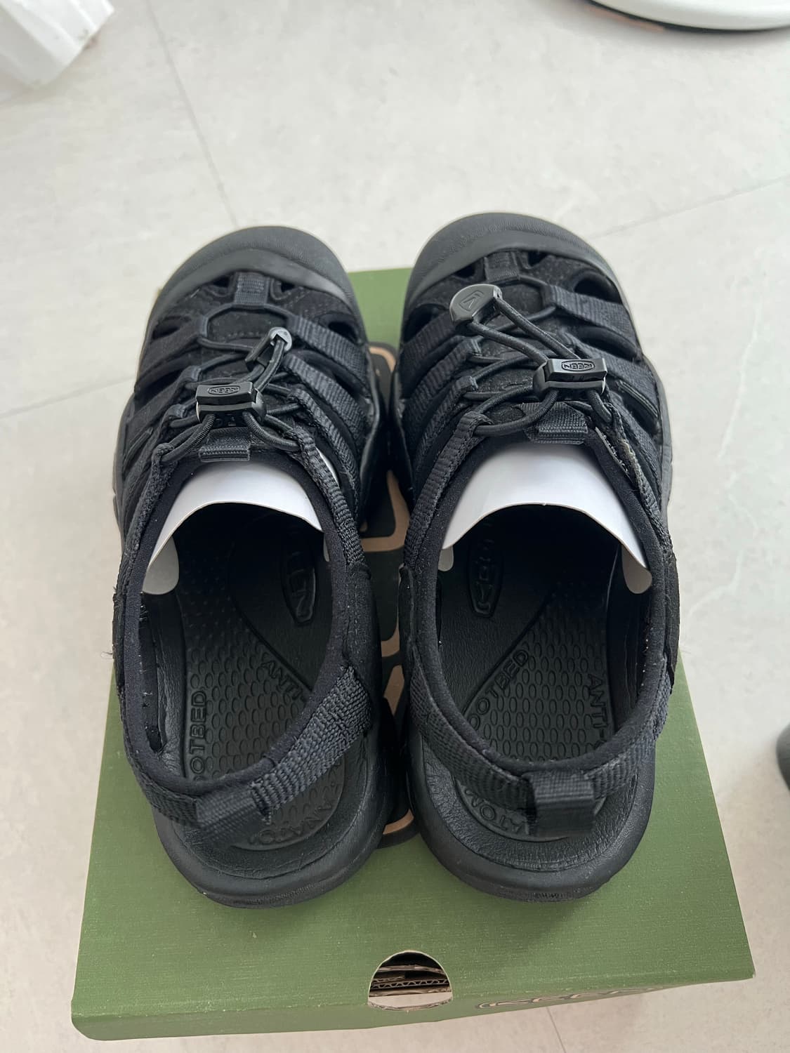 킨 KEEN 뉴포트 H2 블랙 샌들 240 상품이미지7