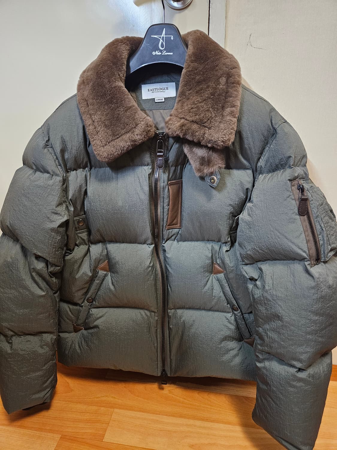 L 100) 이스트로그 B-15 플라이트 봄버 다운 점퍼 무스탕 패딩 상품이미지3