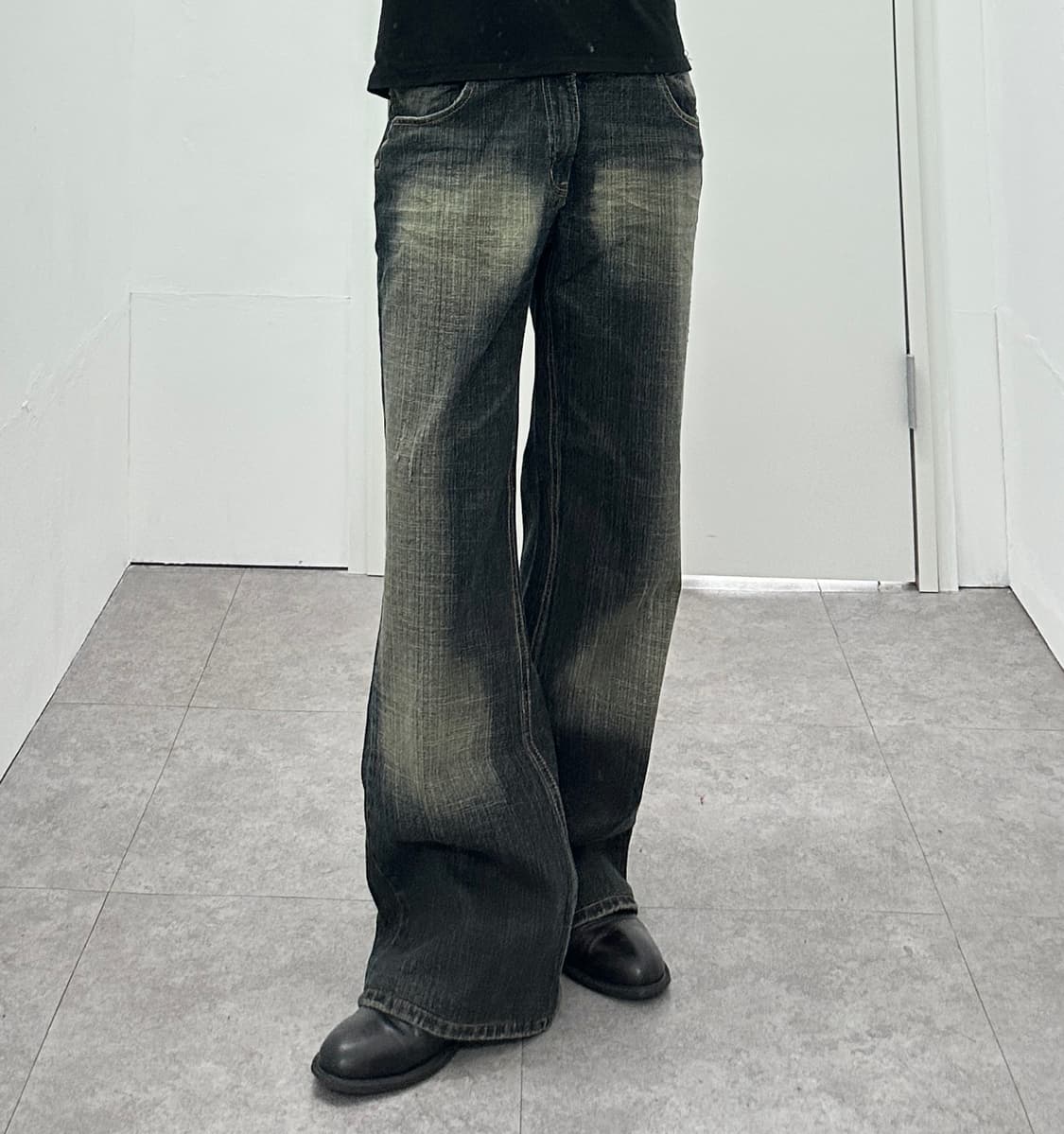 Vintage back stud point fade flare jeans 상품이미지1