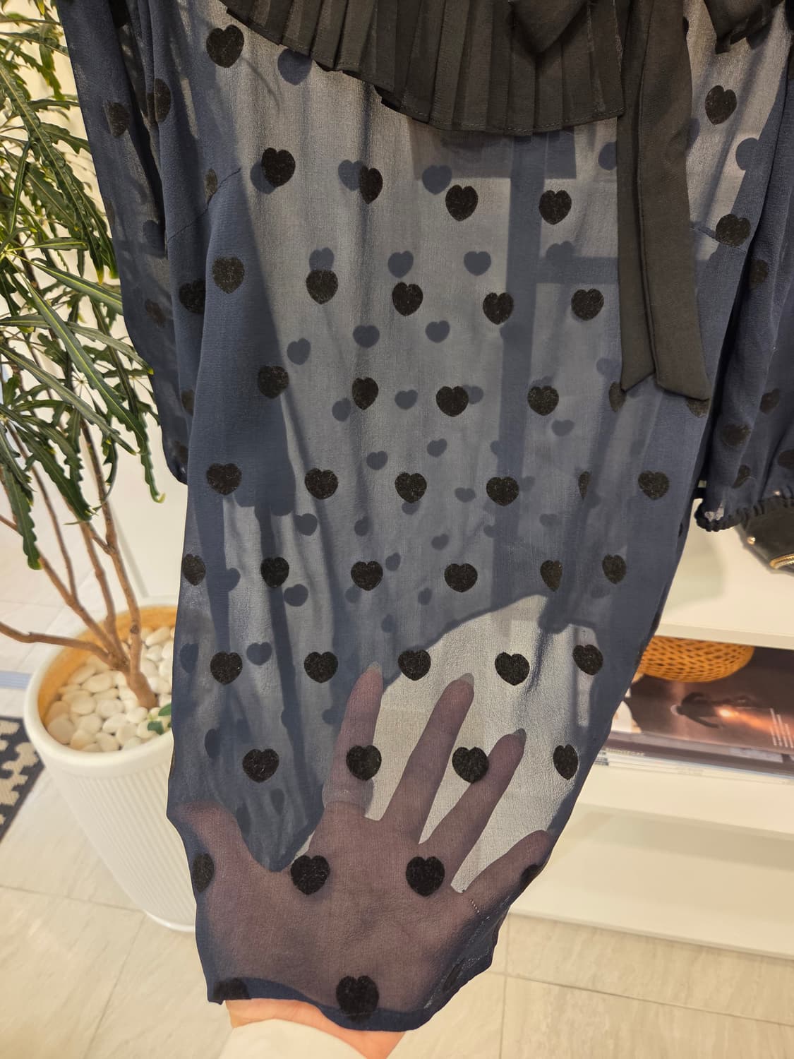 레니본 하트 땡땡이 실크 100 블라우스 상품이미지5