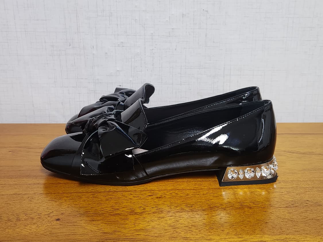 미우미우 리본 크리스탈 페이턴트 로퍼 36 상품이미지3