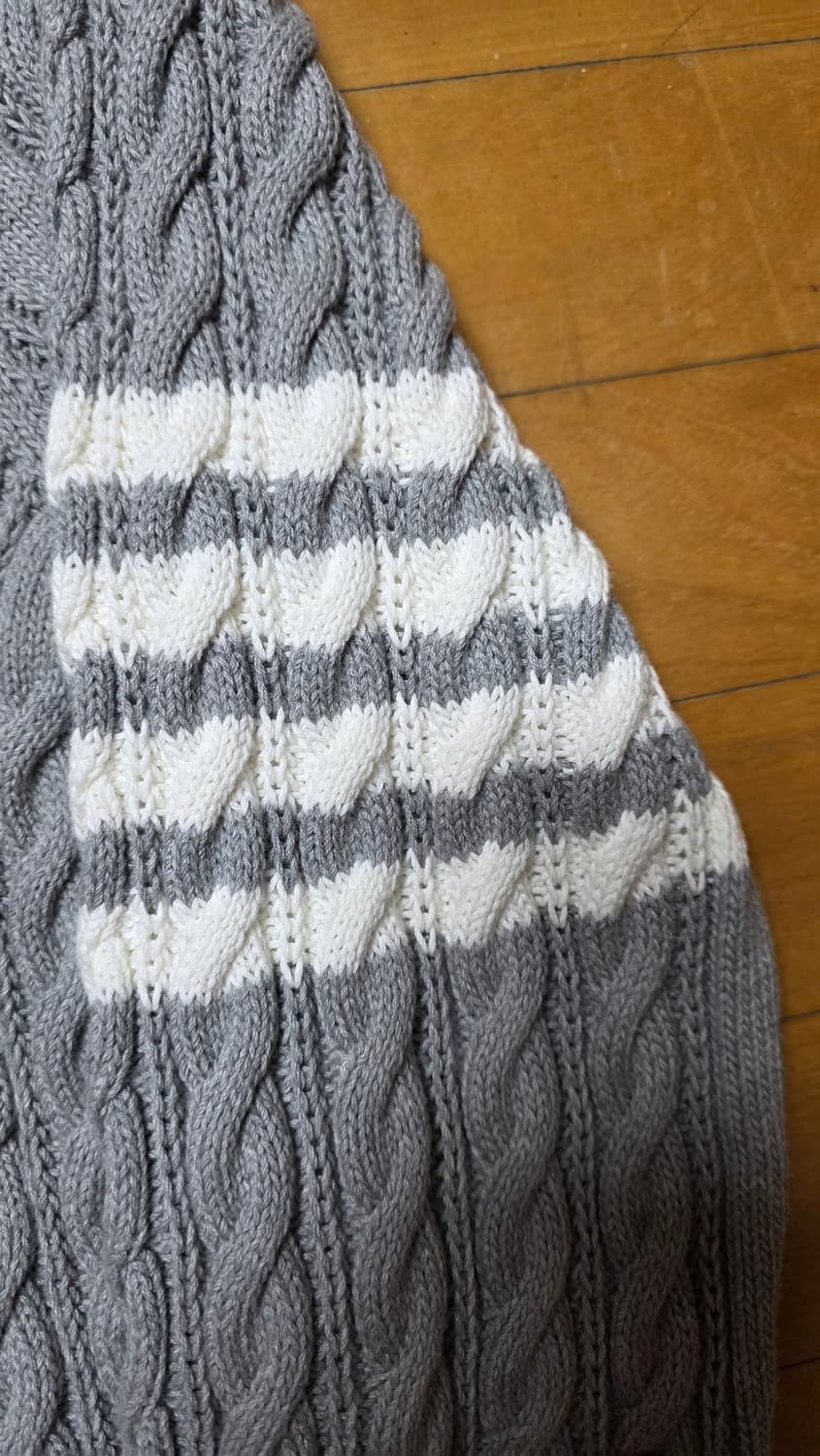 [3,새상품급]톰브라운 케이블 니트 그레이 상품이미지3