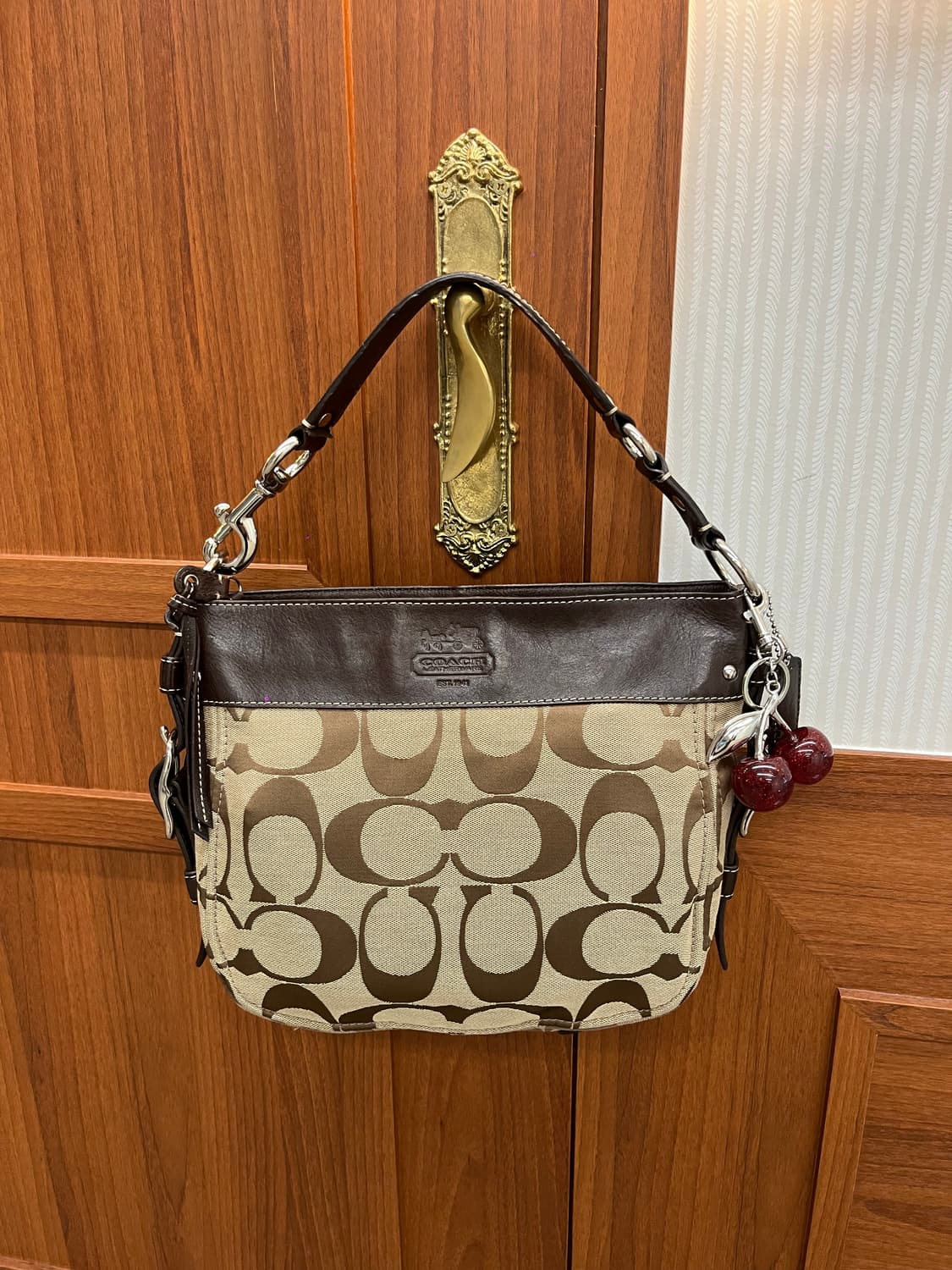 Coach Beige Square Shoulder Bag 상품이미지4