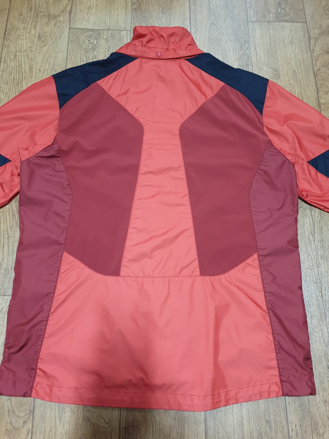 1054 코오롱 아웃도어 바람막이 105 사이즈입니다 상품이미지5