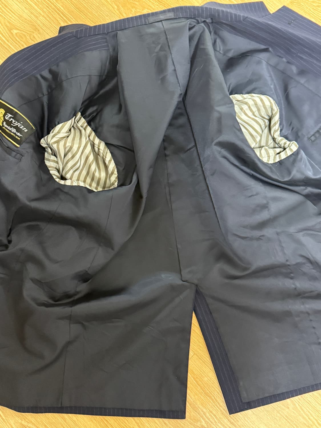 울 100% 핀 스트라이프 금장 블레이저 상품이미지4