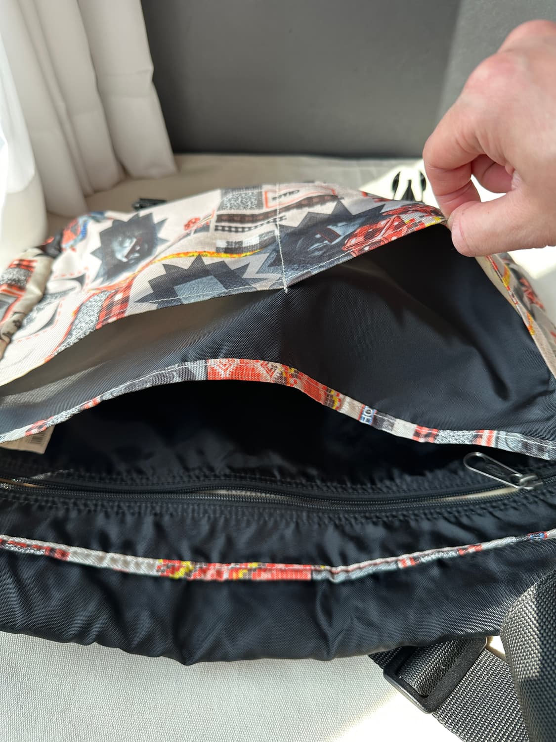 이스트팩 패치워크 프린팅 델리게이트 크로스백 상품이미지7