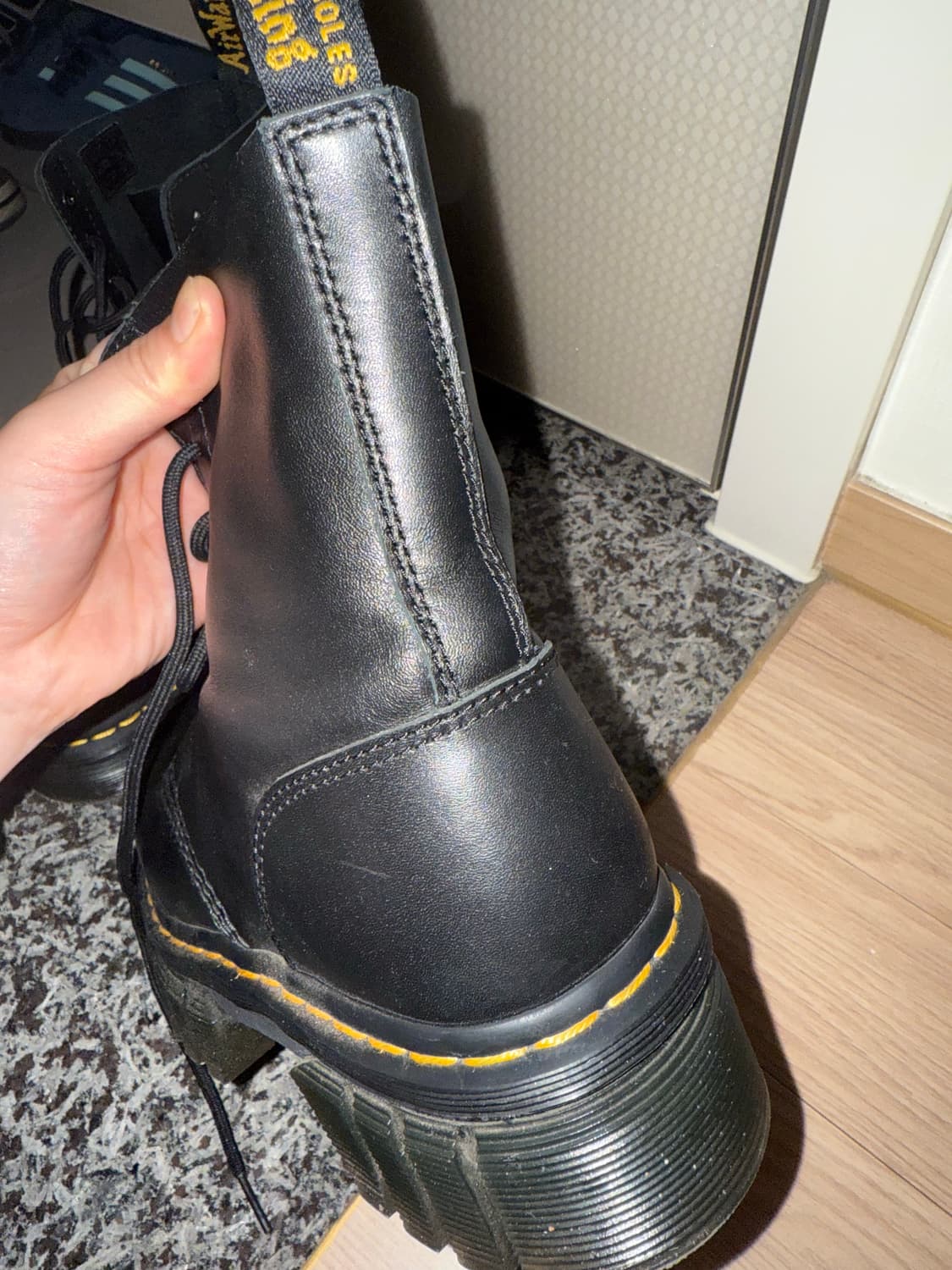 닥터마틴 오드릭 8-아이 나파 럭스 블랙 260 상품이미지3