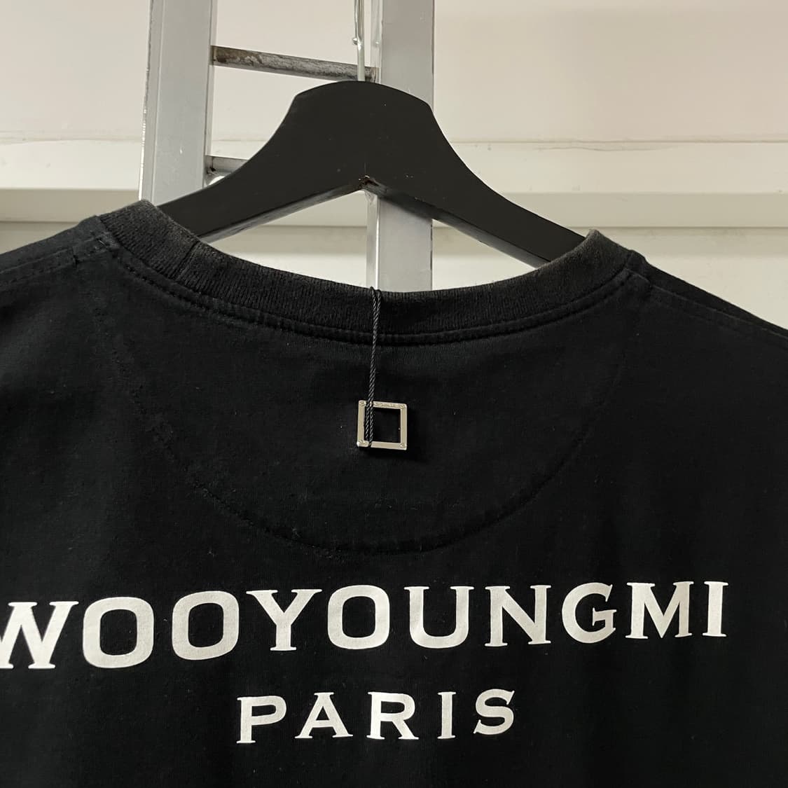 우영미 백로고 반팔 티셔츠 블랙 48 상품이미지4