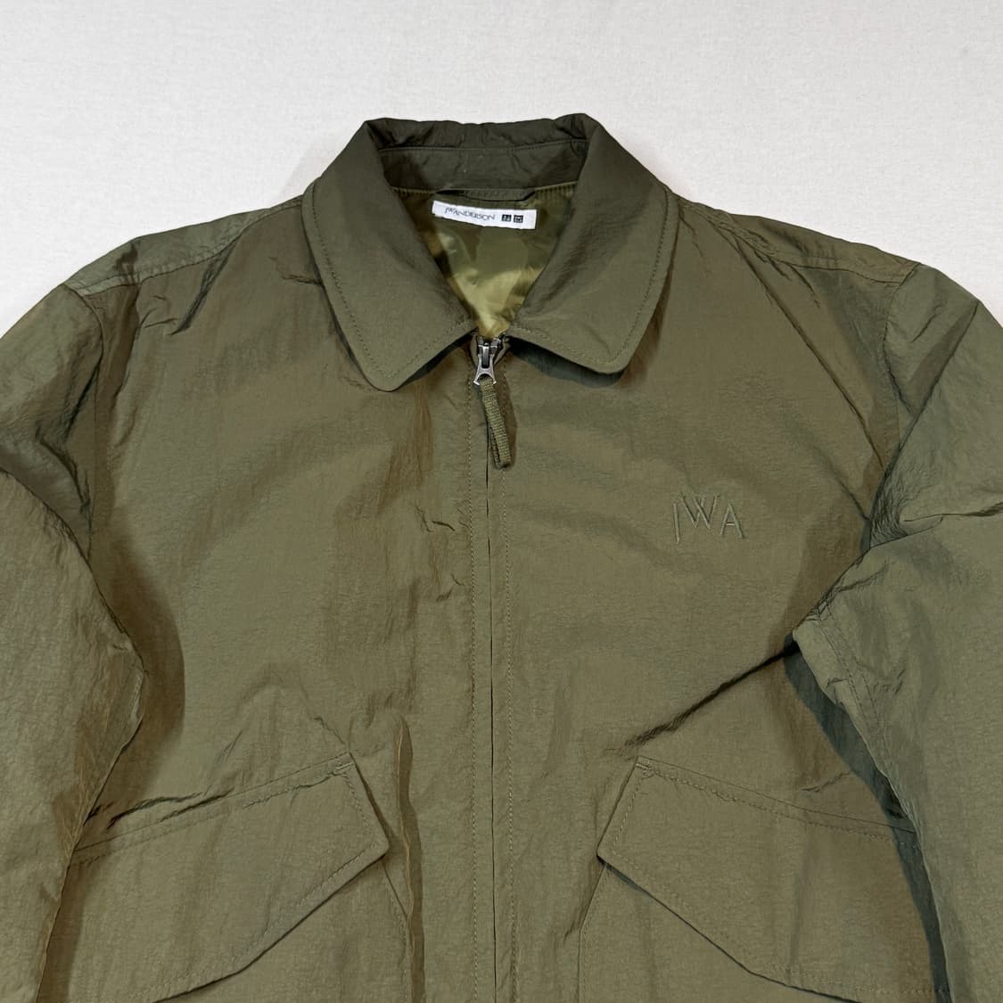 XL) 유니클로 JW ANDERSON 패디드 쇼트 블루종 자켓 올리브 상품이미지3