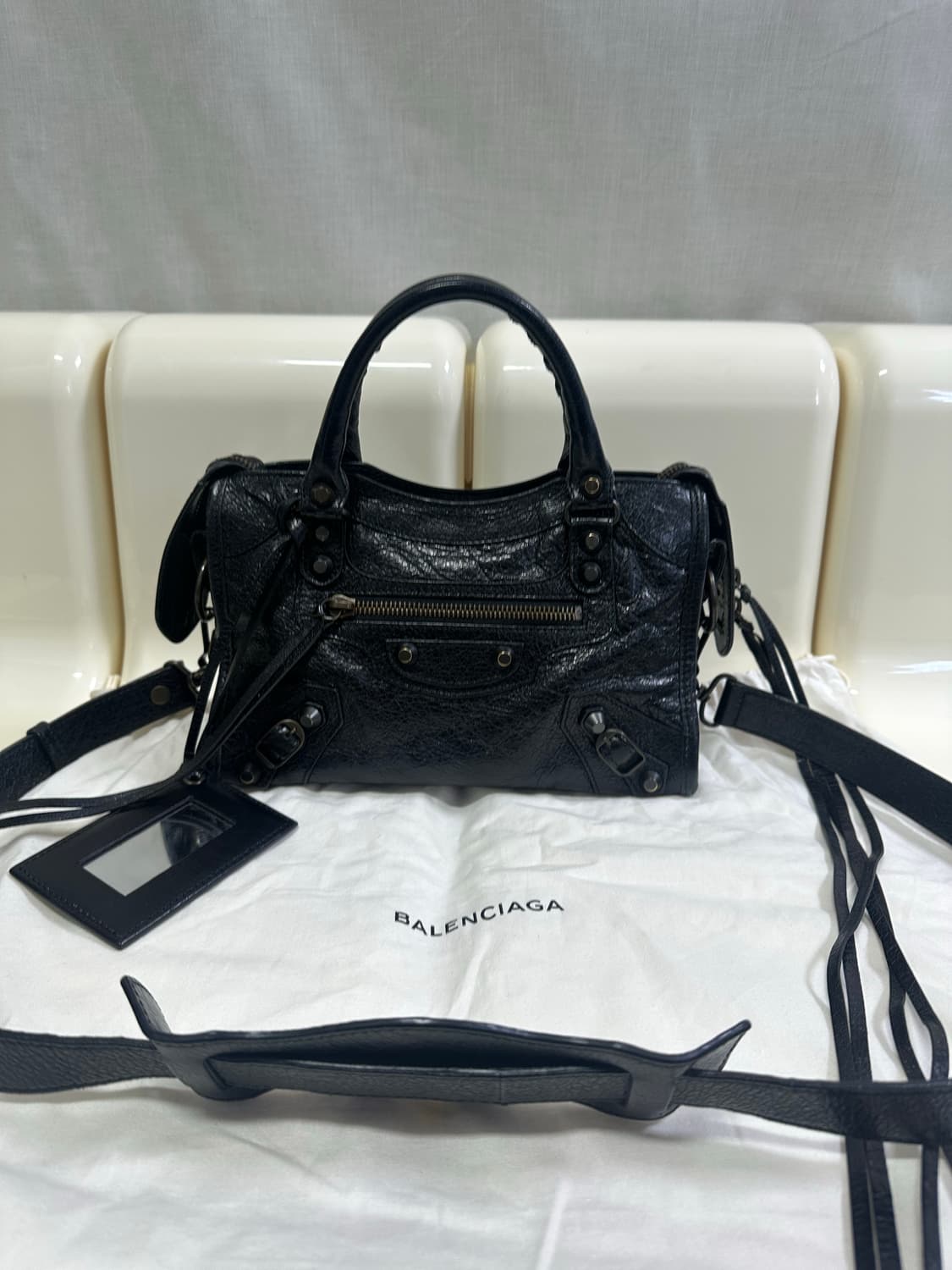 [A+ 정품] 발렌시아가 시티 모터백 미니 블랙 상품이미지5