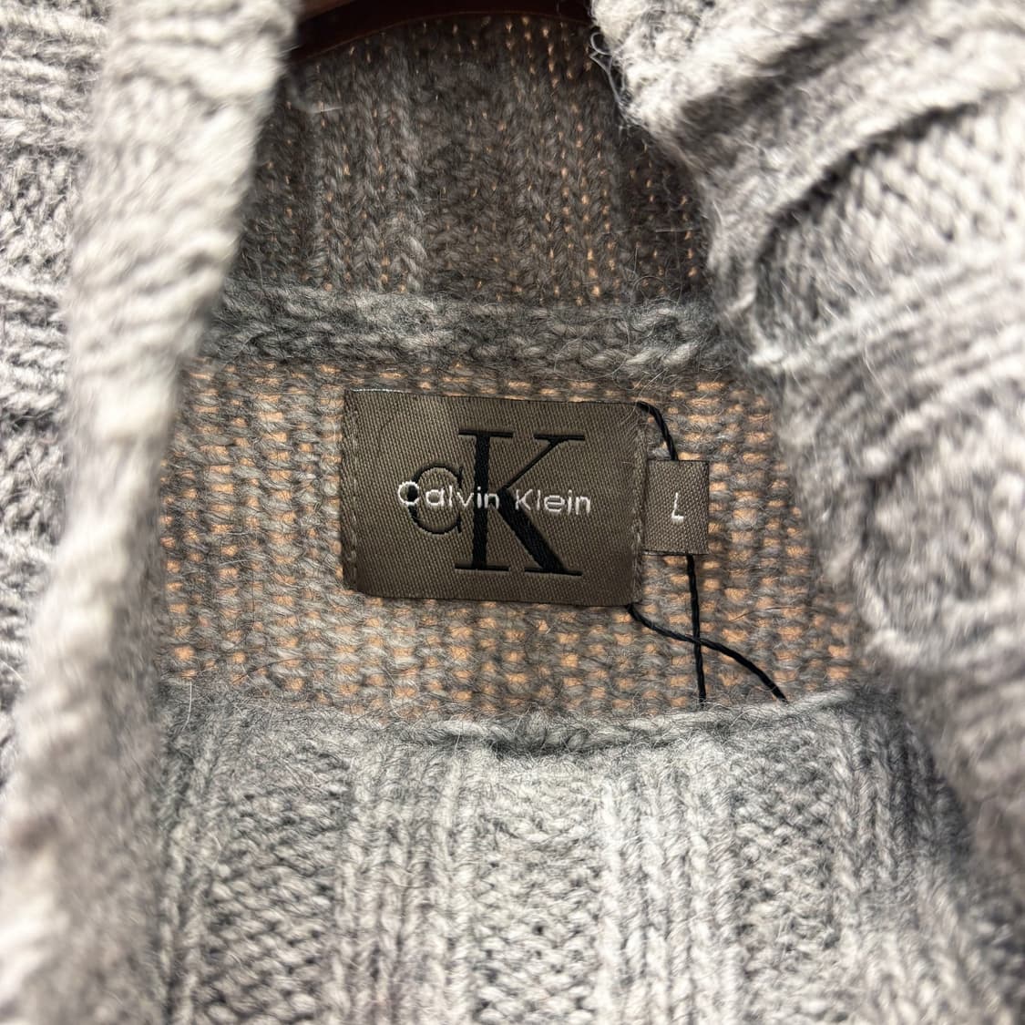 캘빈클라인 터틀넥 울 혼방 긴팔 니트 세로 골지 패턴 디테일 그레이 상품이미지6