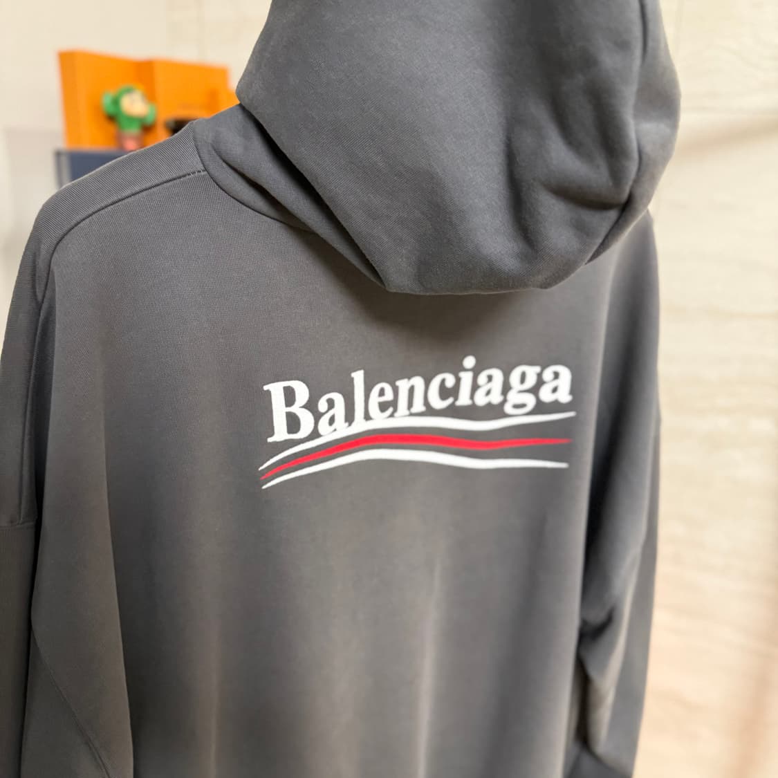 [S사이즈]발렌시아가 폴리티컬 웨이브로고 자수 후드티 상품이미지3