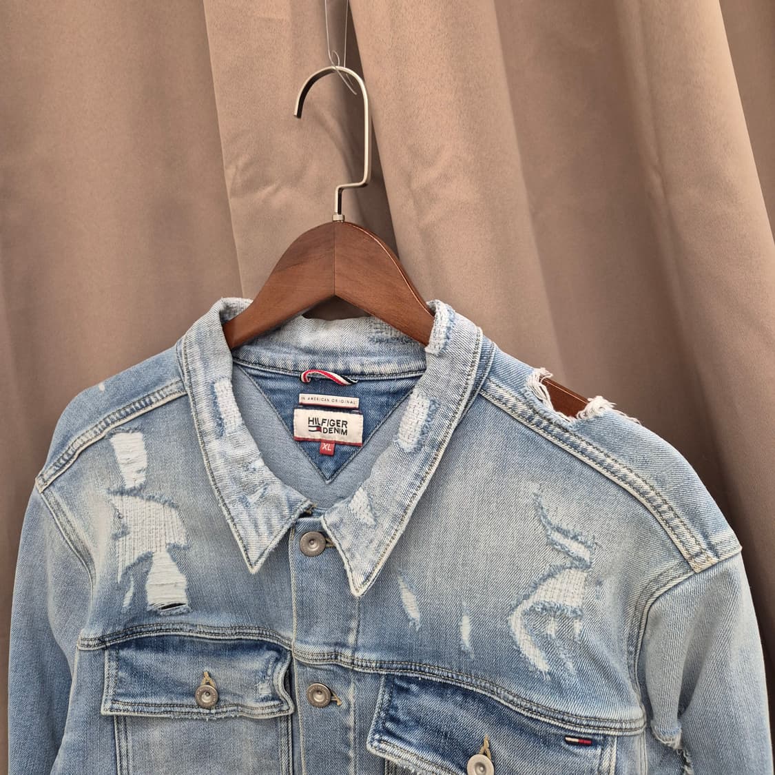 타미 진스 베이직 디스트로이드 트러커 데님 자켓 상품이미지2