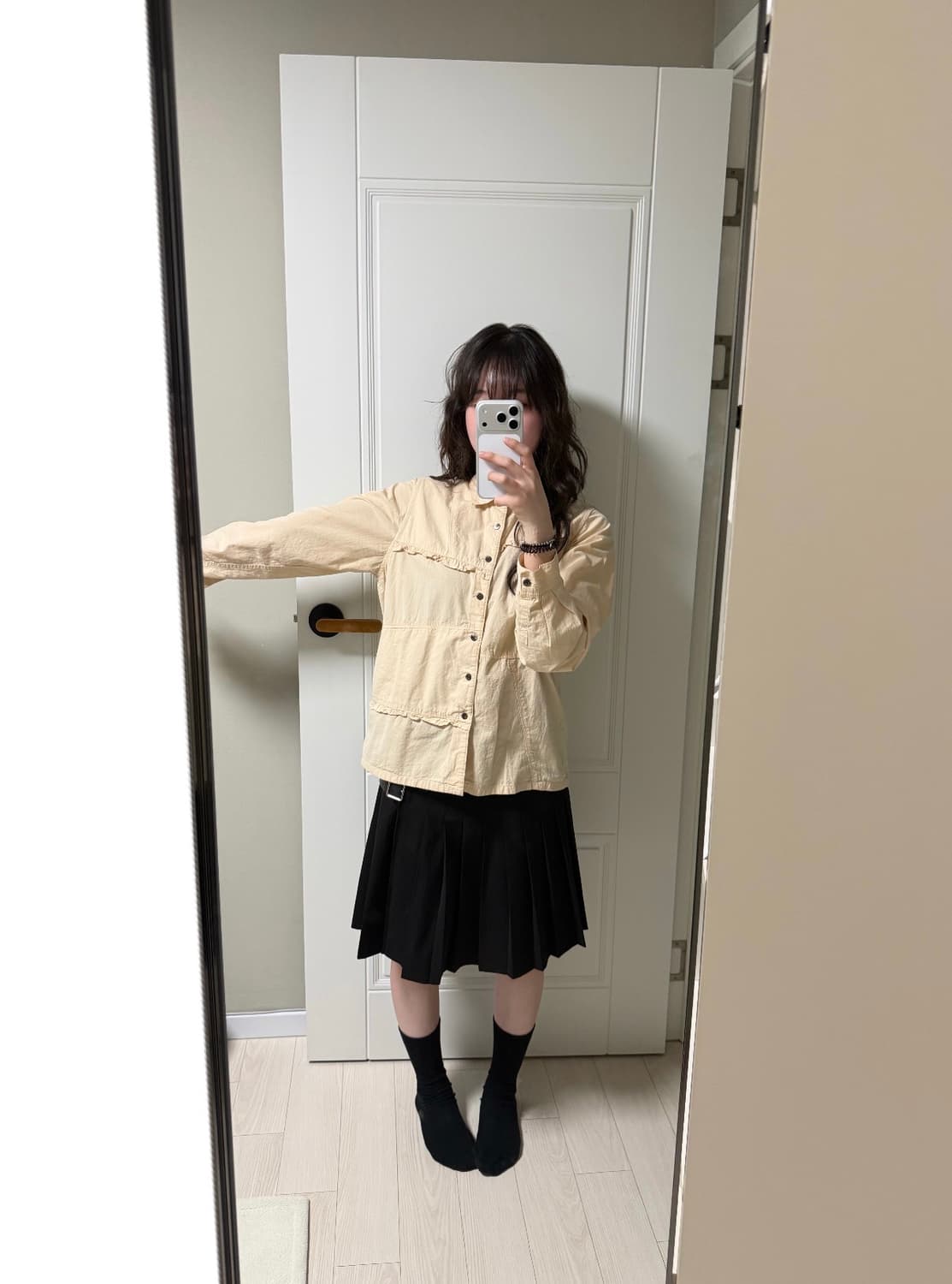 이세이미야케 HAI 롱슬리브 셔츠 프릴 디테일 레귤러핏 라이트 옐로우 상품이미지1