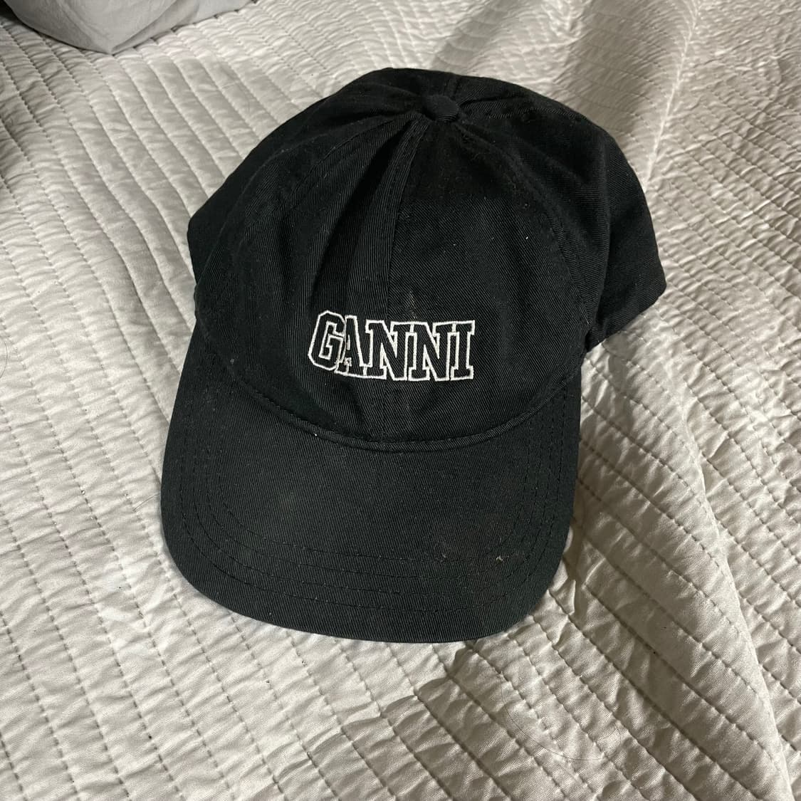 가니 ganni 로우볼캡 상품이미지1