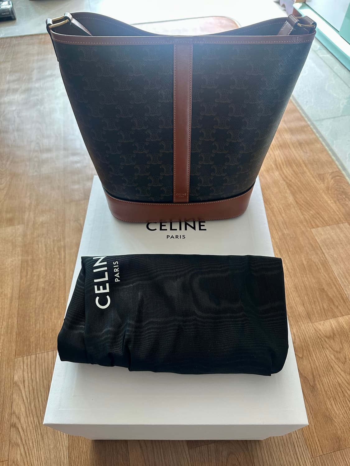 셀린느 트리옹프 버킷백 미디움 상품이미지8