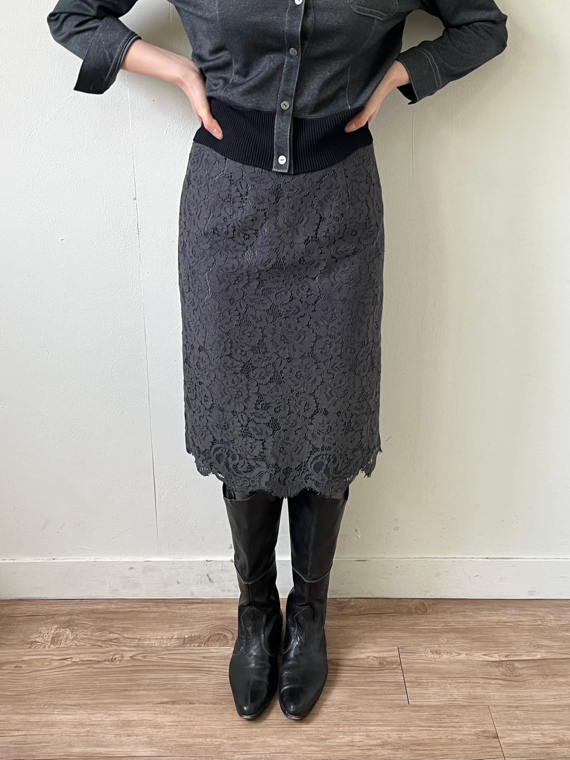 NATURAL BEAUTY BASIC 레이스 차콜 스커트 상품이미지4