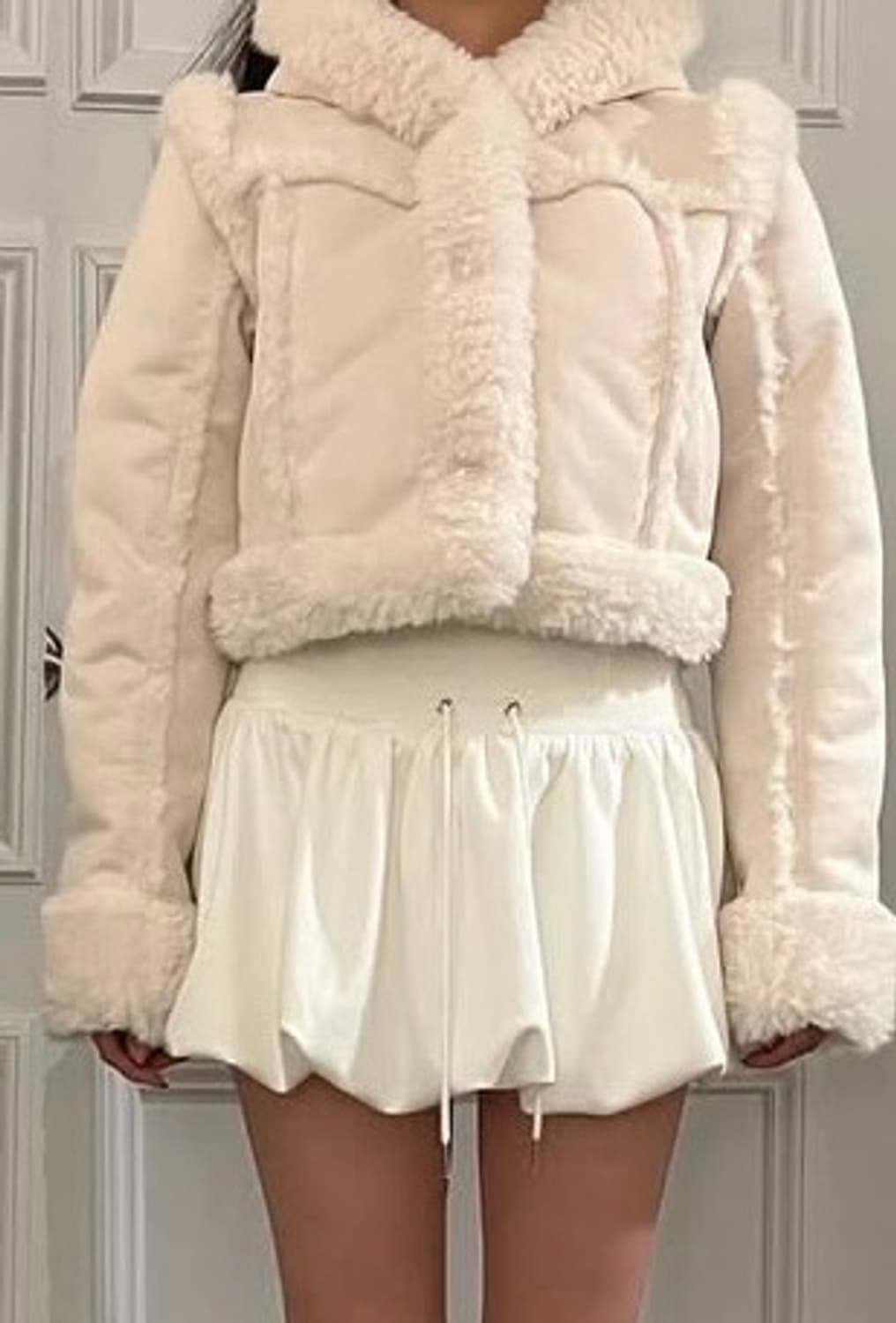 쓰리타임즈 베이비 후디 퍼 코트 무스탕 23fw 상품이미지3