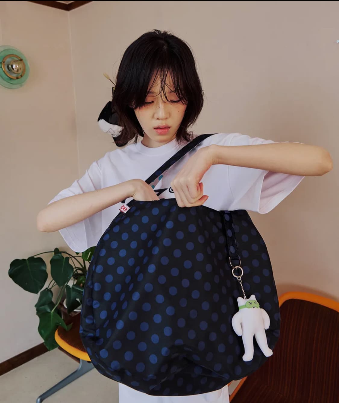 잇자바이브 리버시블 도트백 상품이미지1