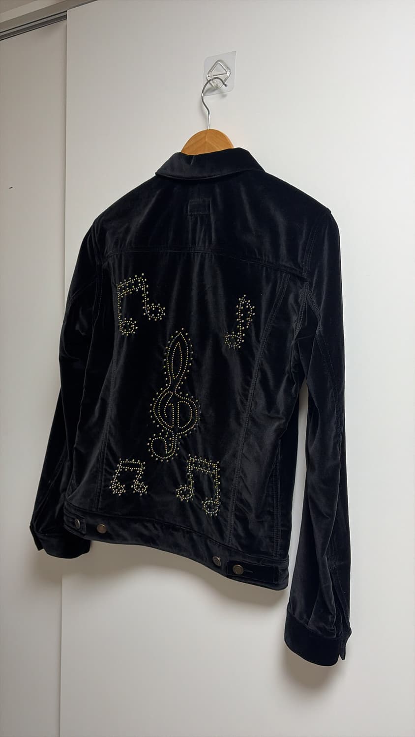 생로랑 16aw 뮤직노트 스터드 벨벳 트러커 xs사이즈 상품이미지2