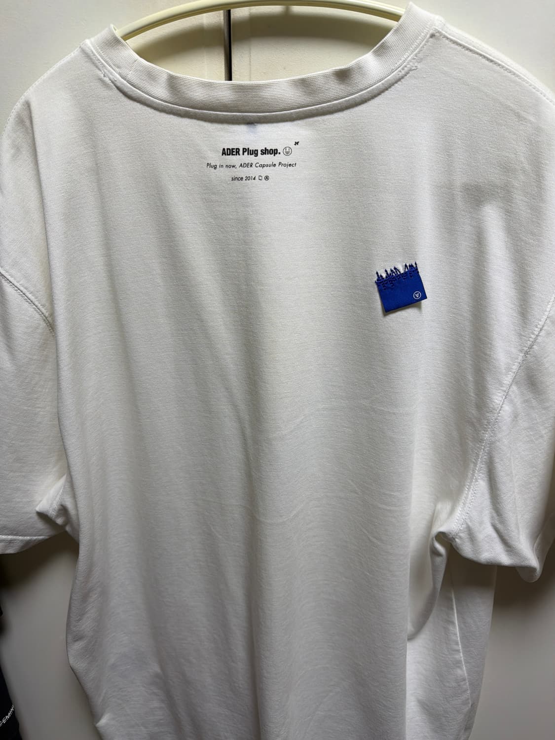 아더에러 해운대 익스클루시브 반팔 A2사이즈 판매합니다 상품이미지2