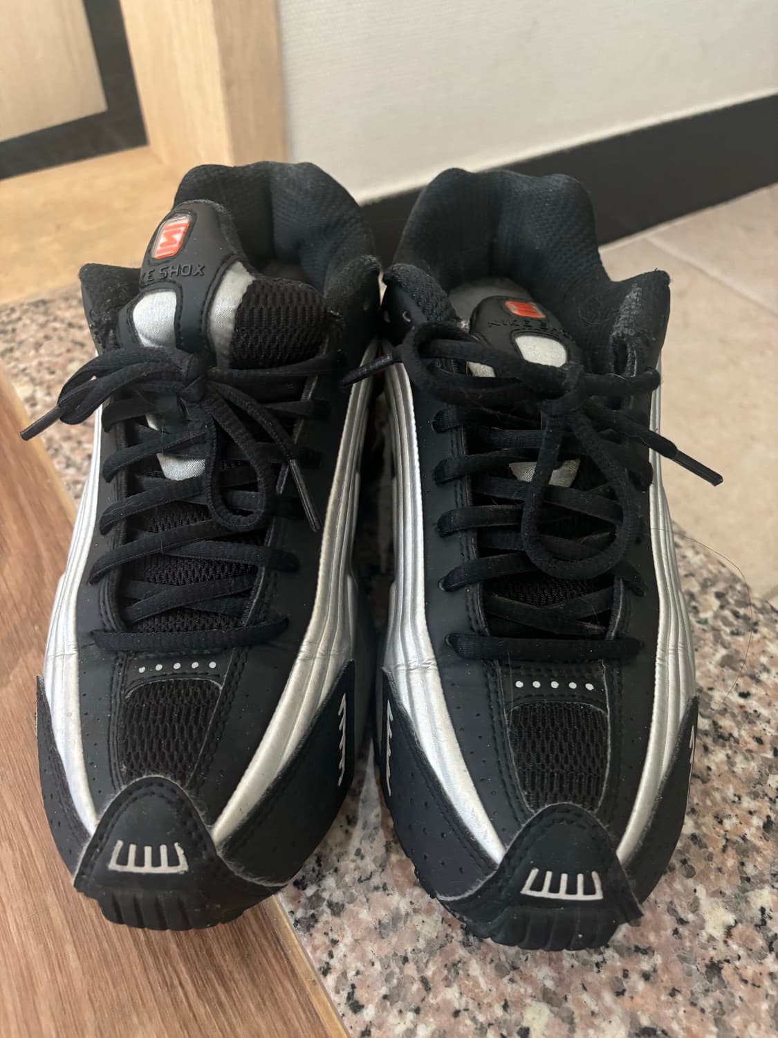 나이키 샥스 R4 블랙 앤 메탈릭 실버 235(US 4.5) 상품이미지7