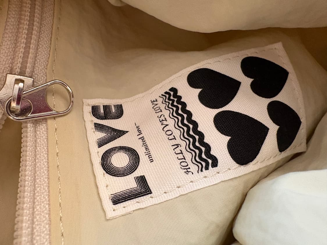 홀리 러브스 러브 퍼지백 (Fudge Bag) 아이보리 하트 상품이미지4