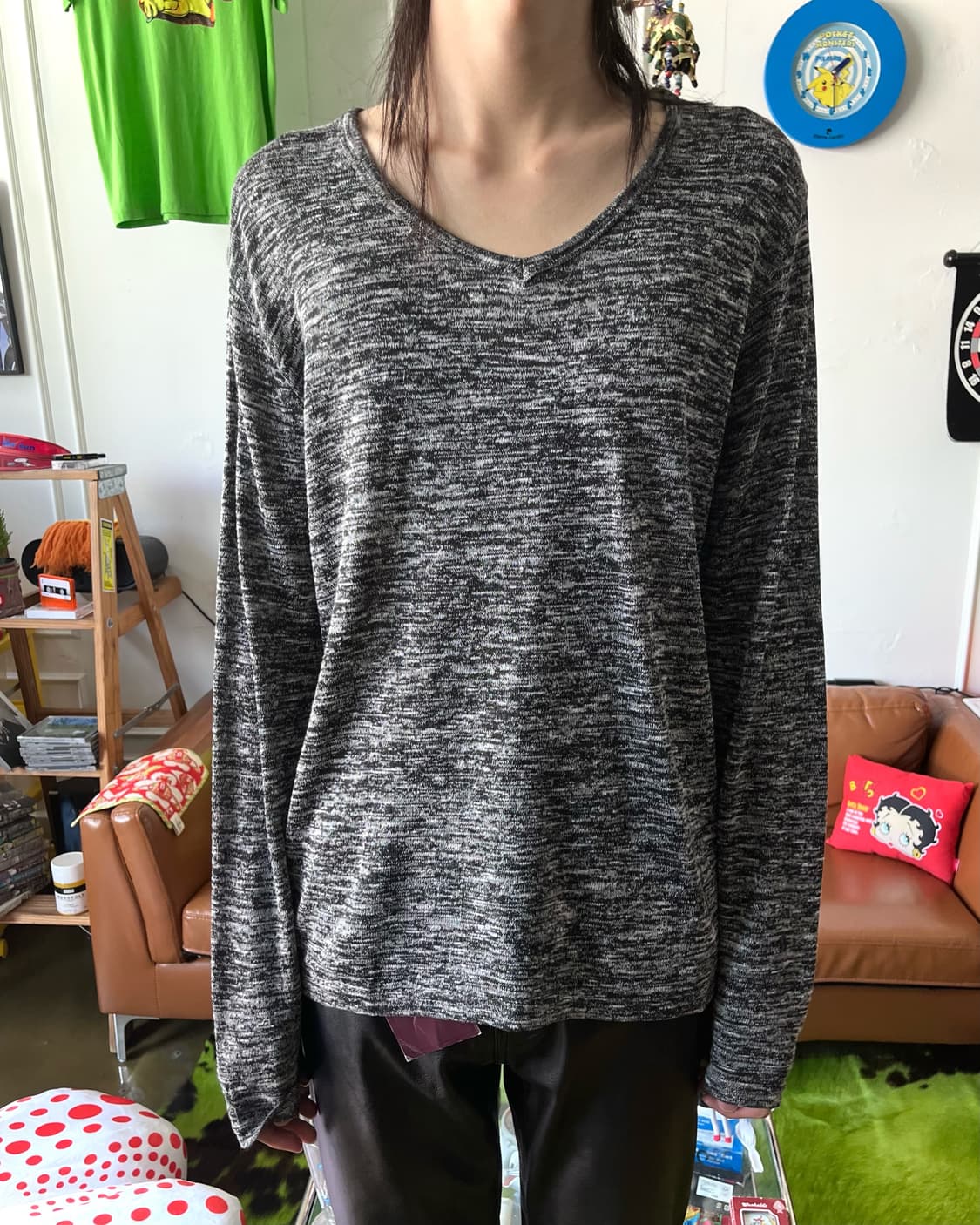 Avail Avantgarde Wide V-Neck Gray Knit 상품이미지2