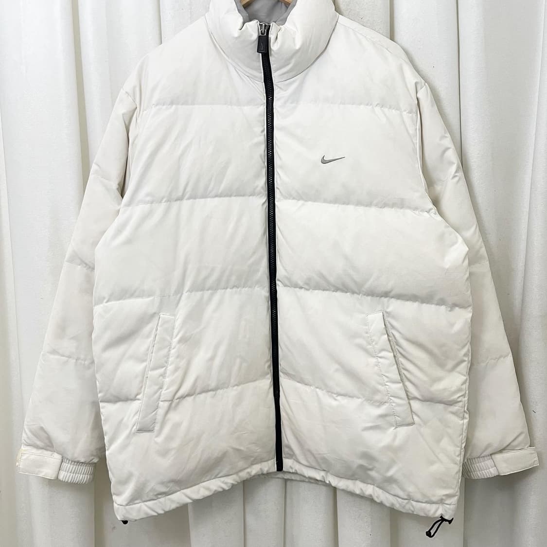 나이키 화이트 그레이로고 패딩 점퍼  상품이미지4