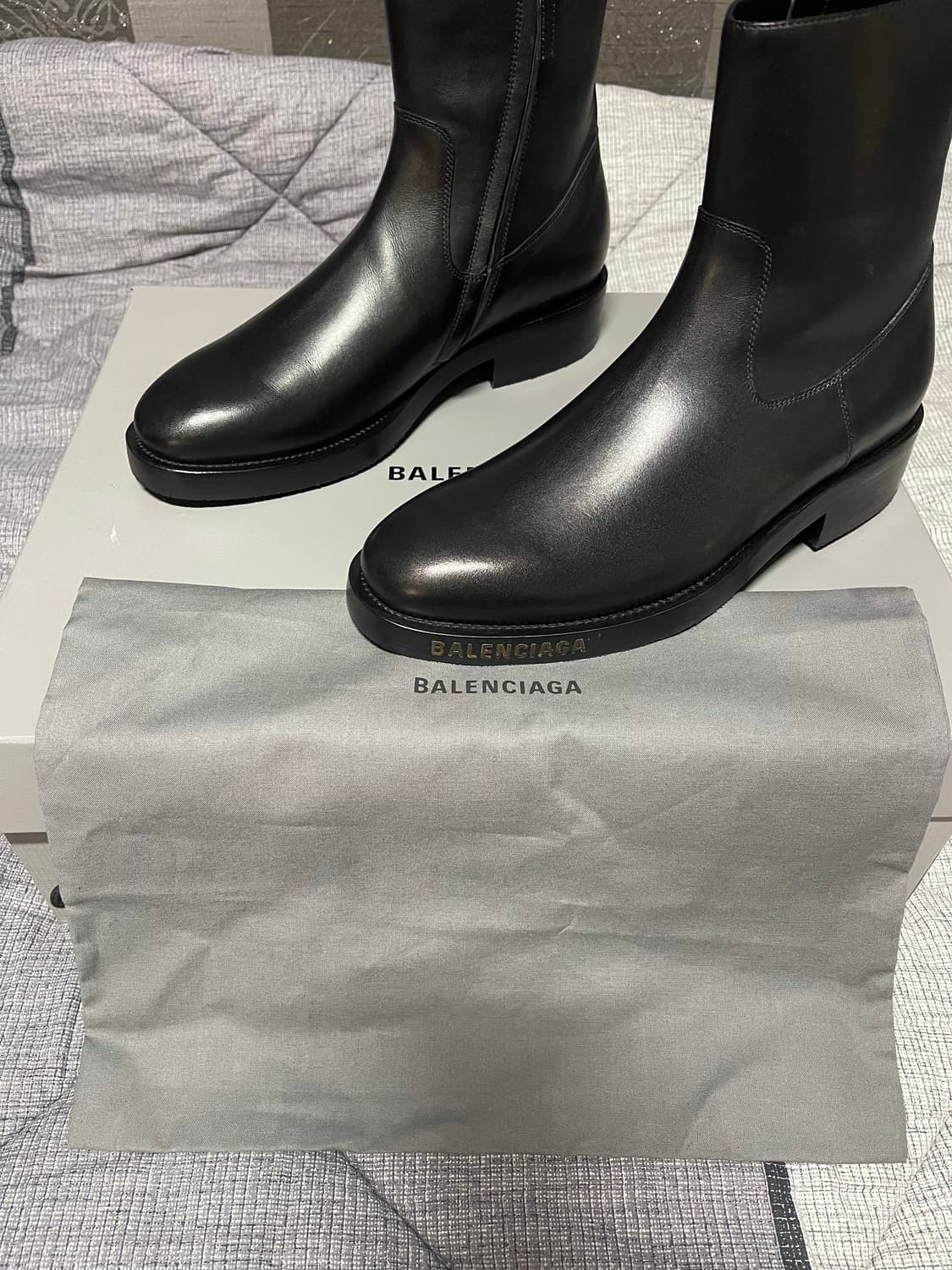 발렌시아가 메탈로고 더비 41사이즈 새상품 상품이미지1