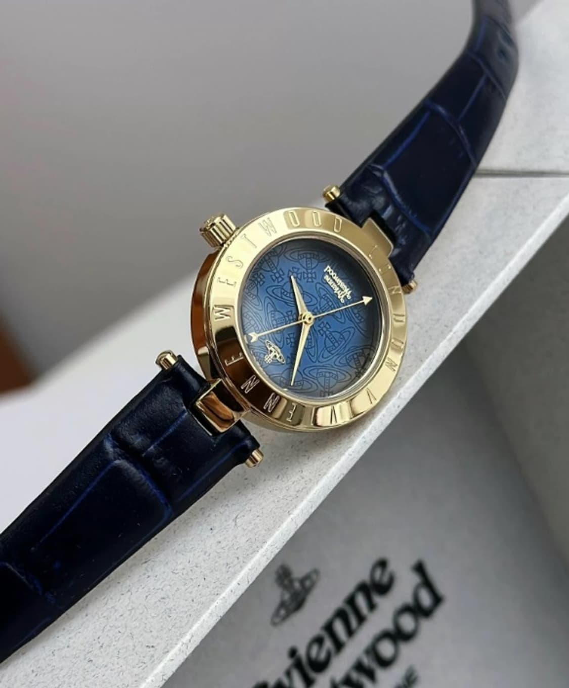 정품 비비안웨스트우드 시계 블루 다이얼 거의새것 28MM 상품이미지5