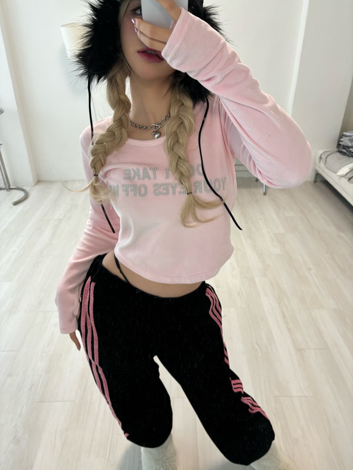 큐빅 레터링 벨벳 워머 긴팔 크롭 티셔츠 상품이미지3