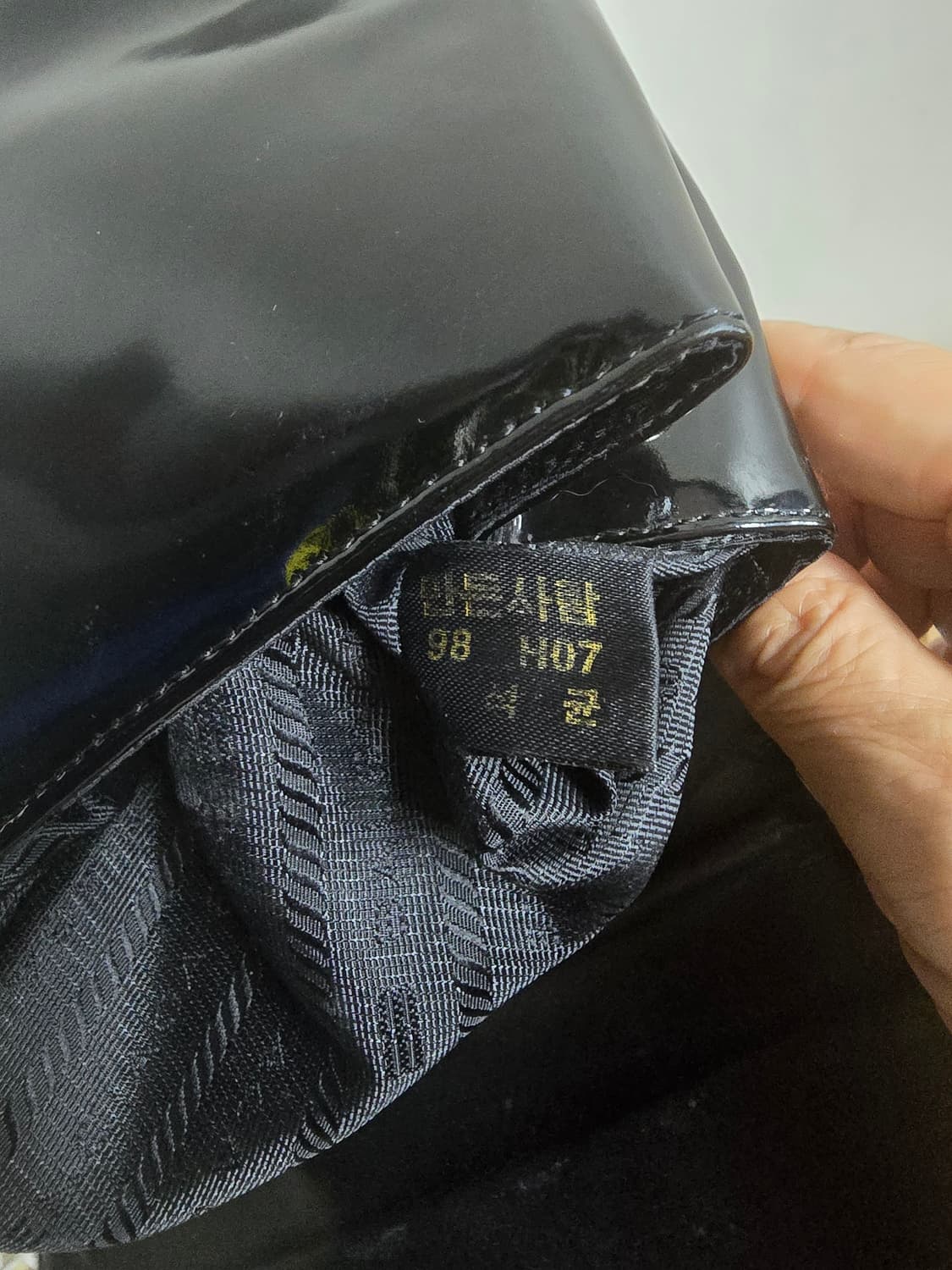 발렌시아가 에나멜 숄더백 상품이미지6