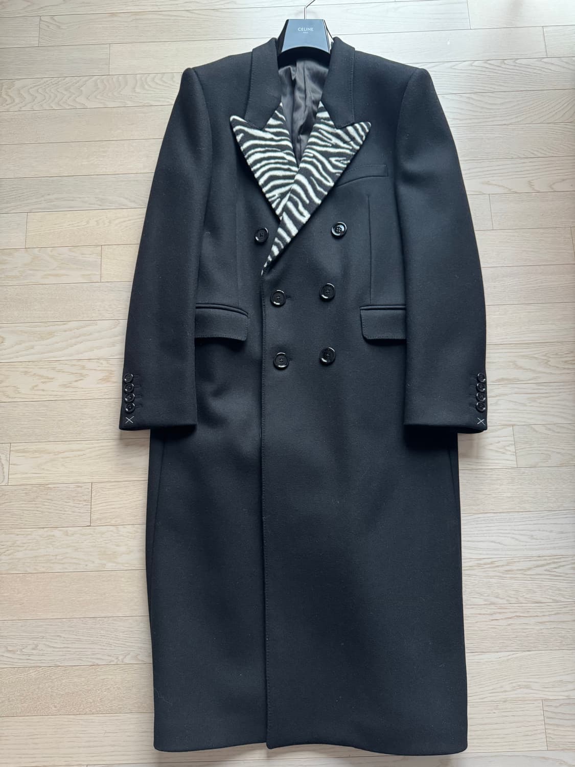 셀린느 21F/W 지브라 카라 오버 코트 상품이미지3