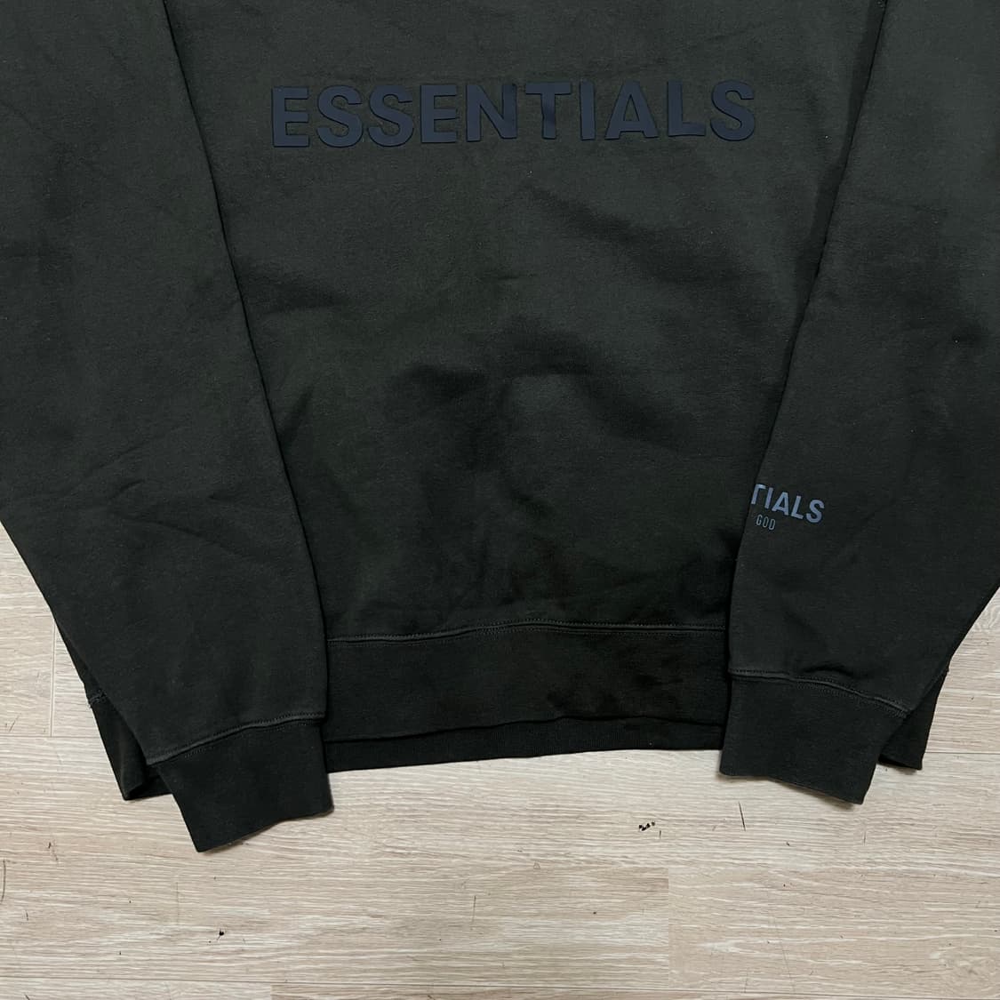 에센셜 피어오브갓 로고 기모 맨투맨 [카키] M/95 상품이미지3