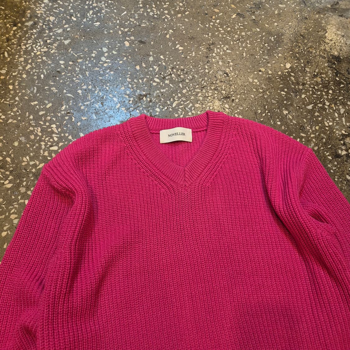 FREE 핫핑크 V넥 니트 상품이미지4