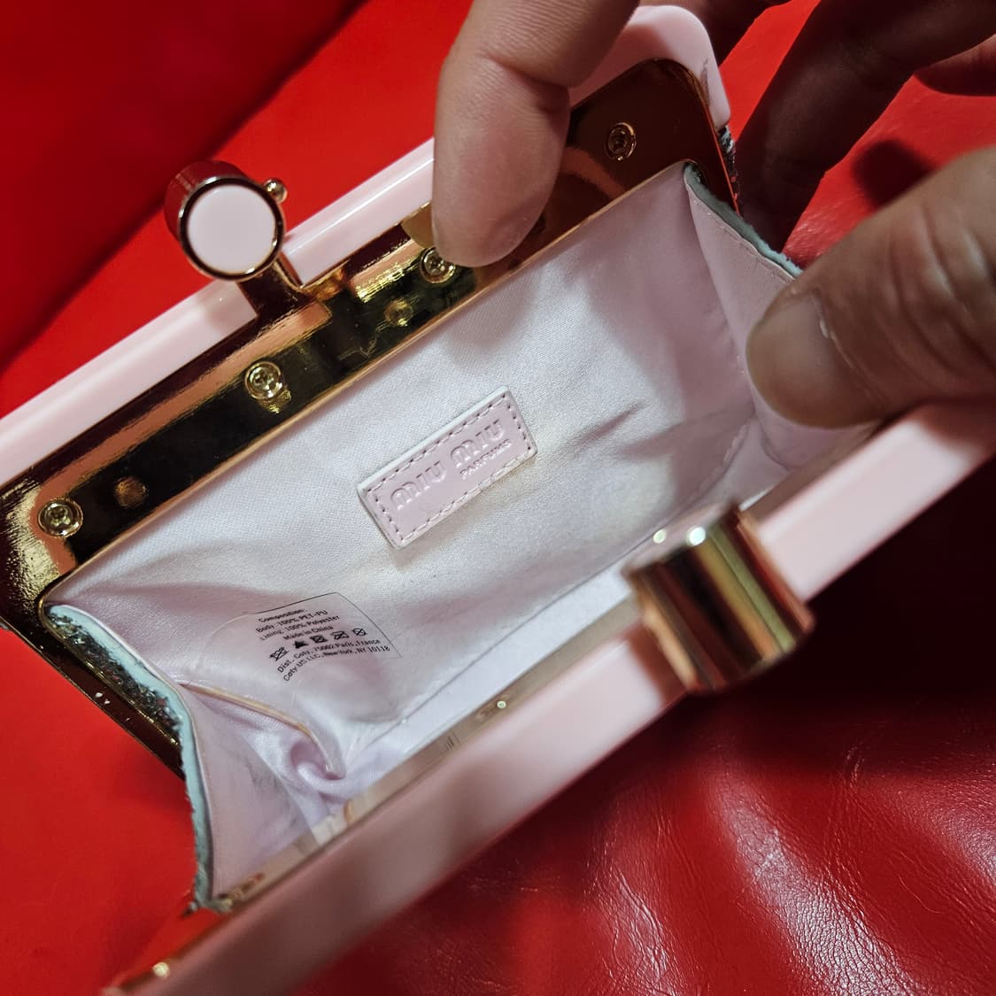 미우미우(MiuMiu) 글리터 키스락 파우치 지갑 상품이미지8