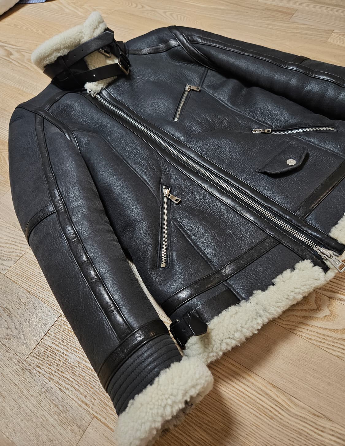 느와르라르메스 무스탕 판매 합니다 상품이미지3