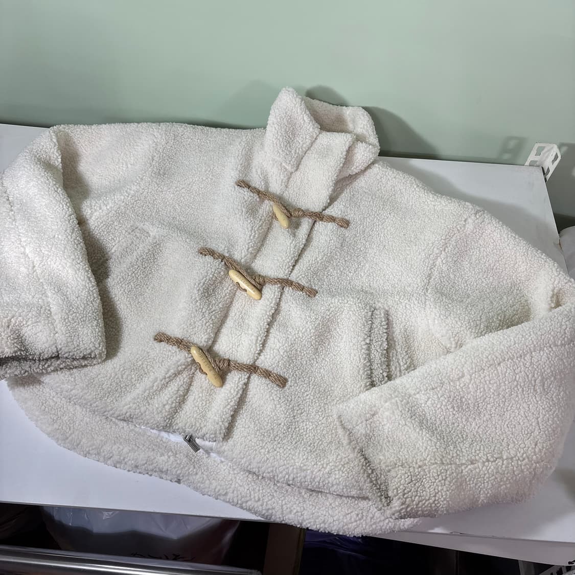 우먼FREE BELLIDE 벨리드 크림 떡볶이 더플 뽀글이 후리스자켓 상품이미지1