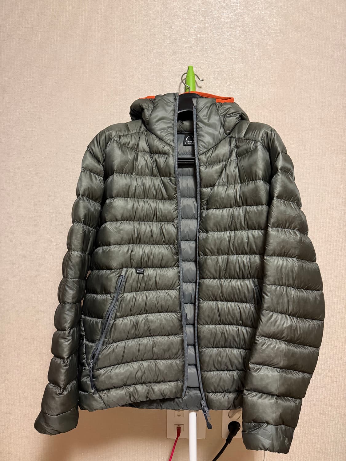 시에라디자인 뮤어(MUIR) 경량 구스다운 후드자켓 CHARCOAL 상품이미지1