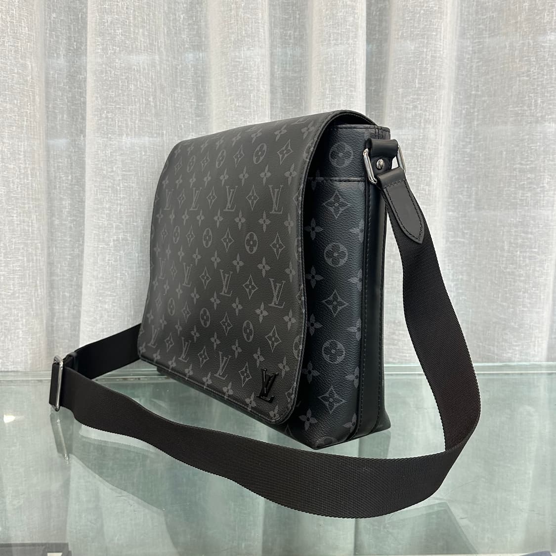 루이비통 이클립스 디스트릭트 메신저 크로스백 상품이미지3
