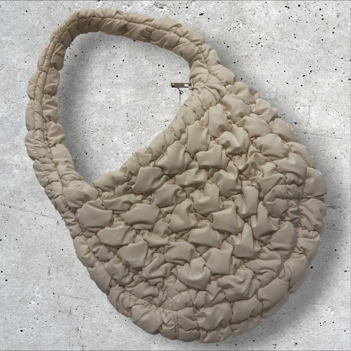 코스 COS 퀼티드 숄더백 베이지 상품이미지2